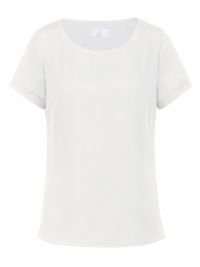 Weiße Damen-Chiffonbluse mit kurzem Arm, fließendem Stoff und modernem T-Shirt-Schnitt für Business und Service.